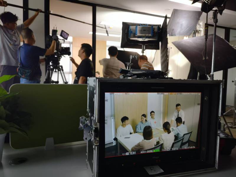 盘龙区TVC拍摄公司：科技产品视觉化大师，诠释未来感与功能美学
